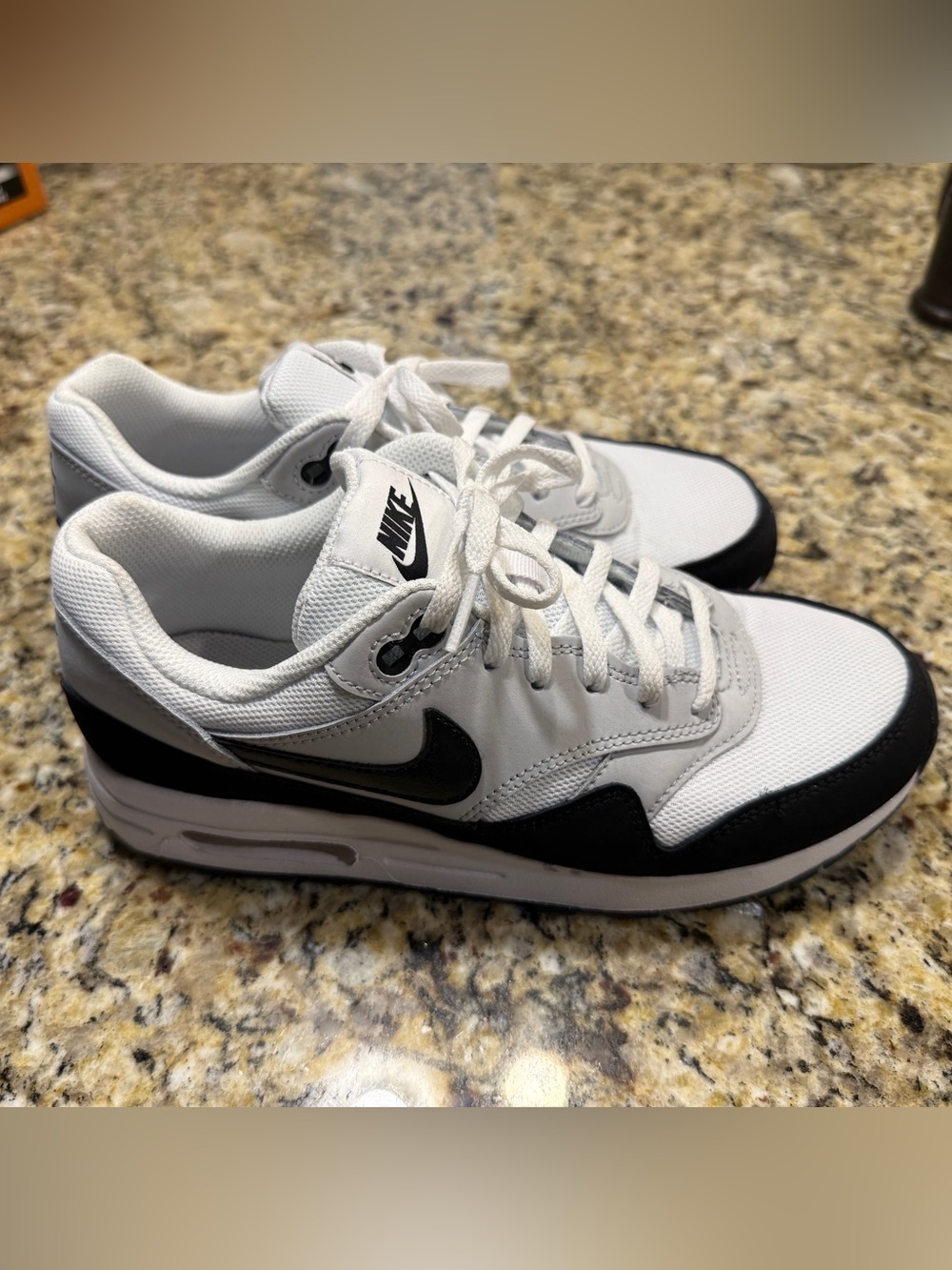 Nike Air Max 1 White and Black Low-Top Sneaker Men/Boys 6.5 or women 8